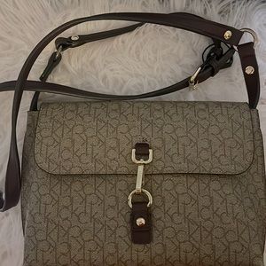 ♥️Nwot “Sale” Gorgeous Calvin Klein signature CK crossbody bag!
